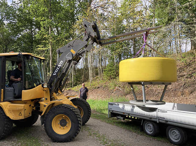 Automatsik Profilmätare som lyfts av en traktor och sätts på ett släp