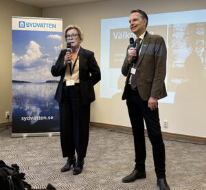 Kronobergs landshövding Maria Arnholm och Skånes Landshövding Peter Danielsson hälsar välkomna.